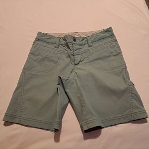 Athleta womens size 2 shorts light green sage